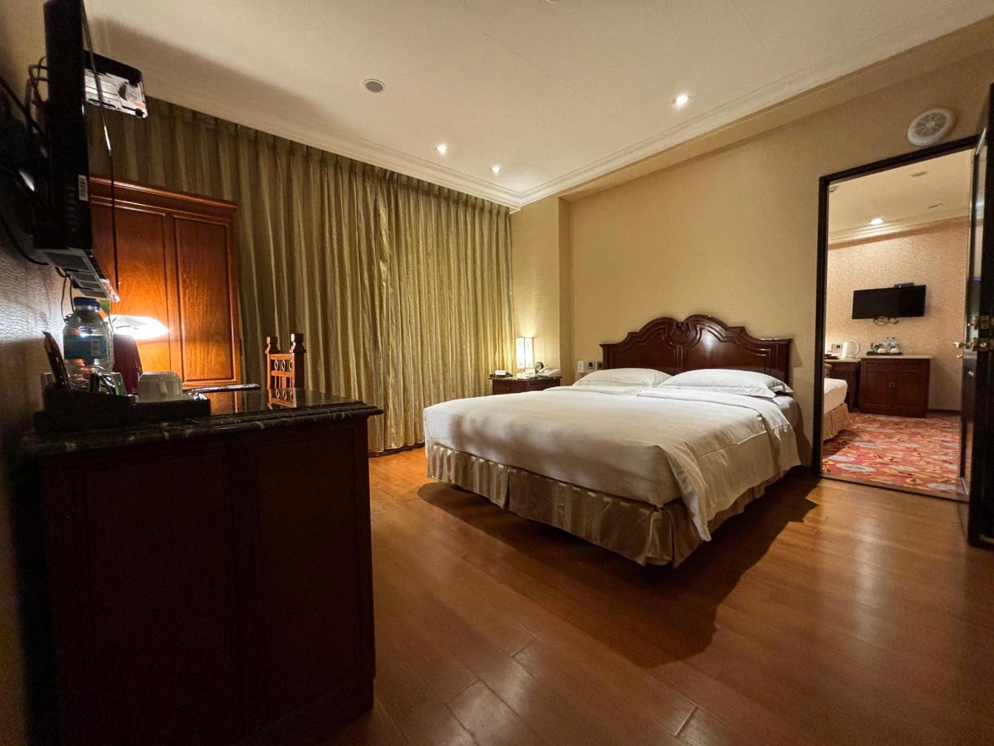 Royal Seasons Hotel Taipei ‧ Nanjing W. Exterior photo