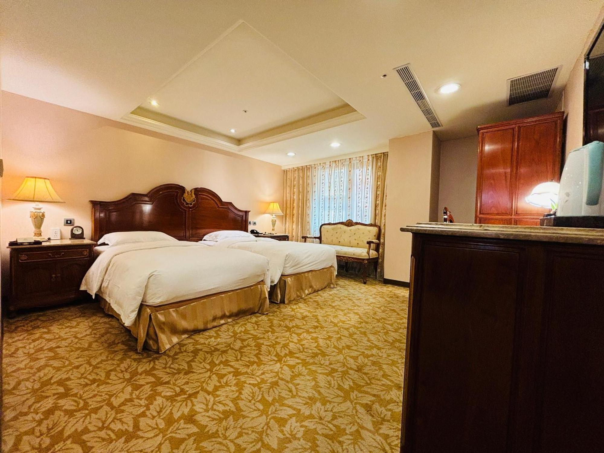Royal Seasons Hotel Taipei ‧ Nanjing W. Exterior photo