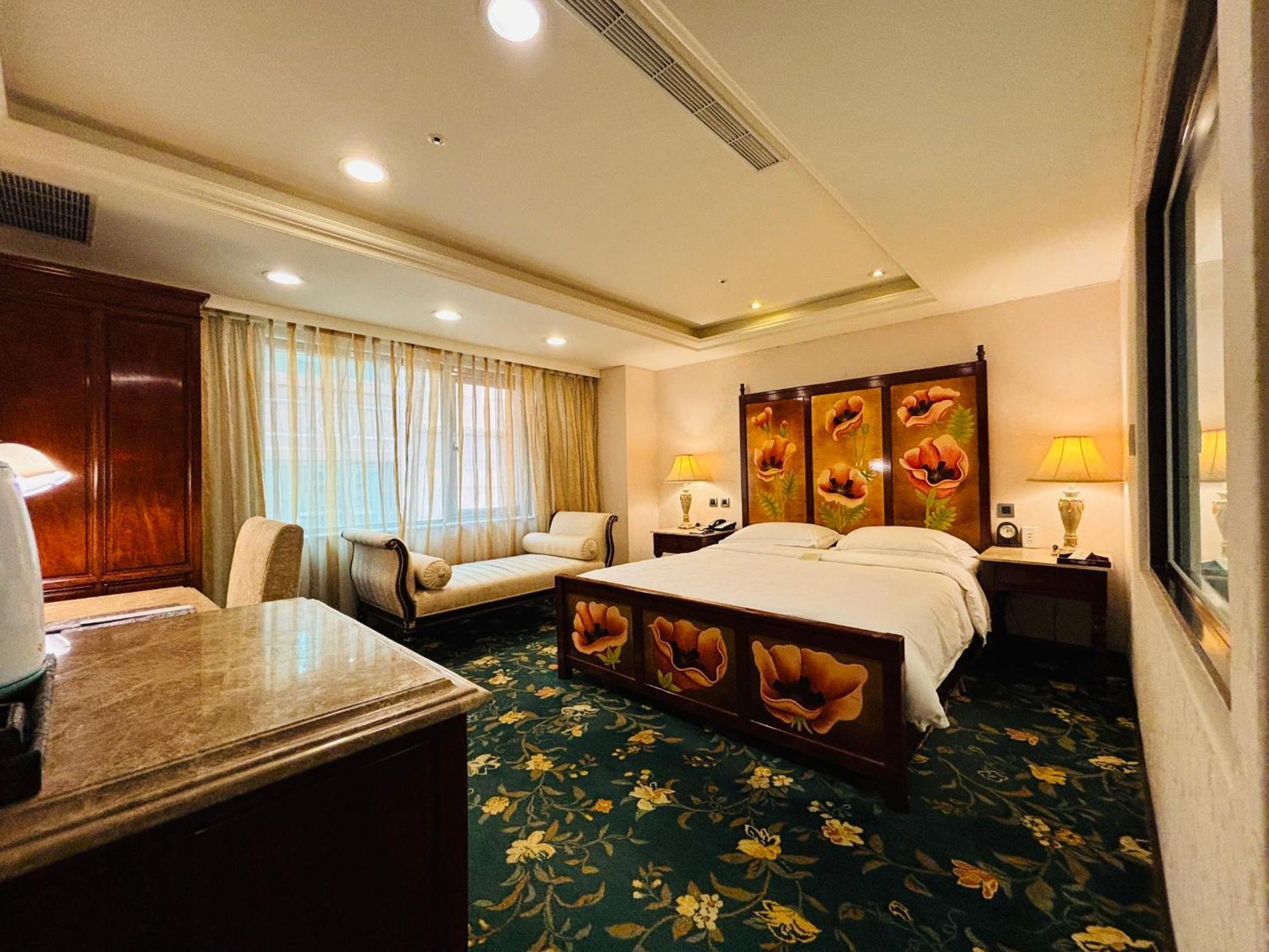 Royal Seasons Hotel Taipei ‧ Nanjing W. Exterior photo