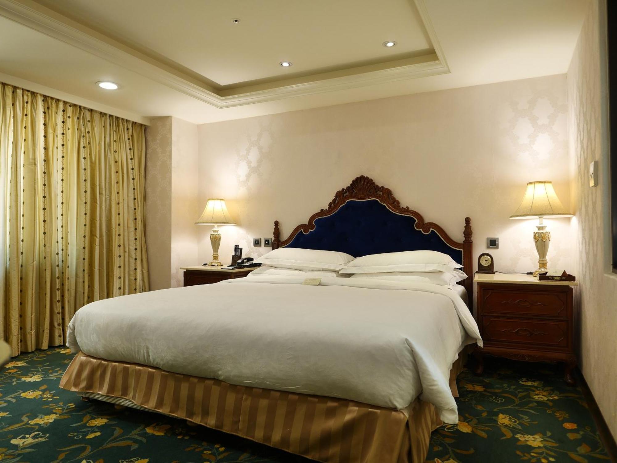 Royal Seasons Hotel Taipei ‧ Nanjing W. Exterior photo