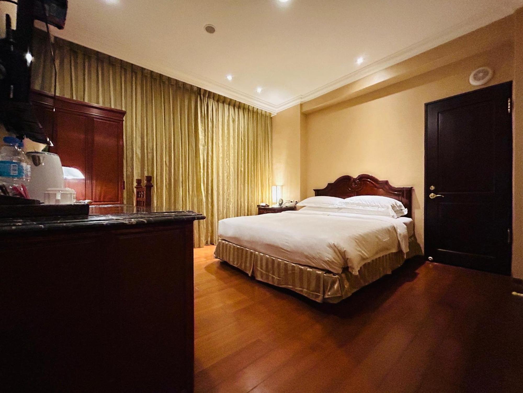 Royal Seasons Hotel Taipei ‧ Nanjing W. Exterior photo
