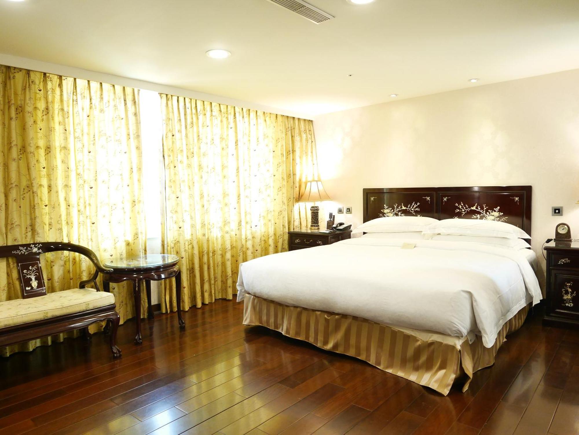 Royal Seasons Hotel Taipei ‧ Nanjing W. Exterior photo