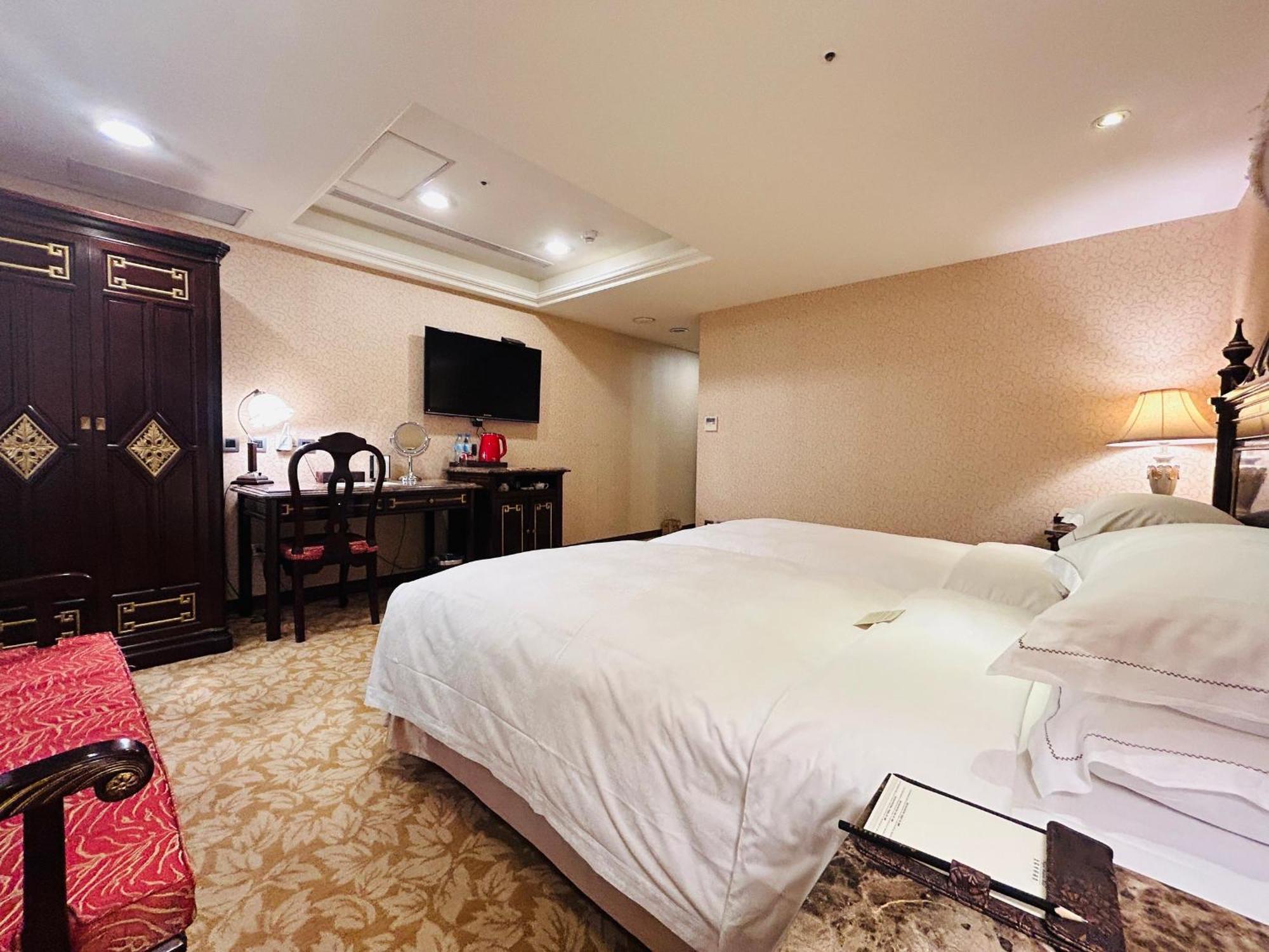 Royal Seasons Hotel Taipei ‧ Nanjing W. Exterior photo