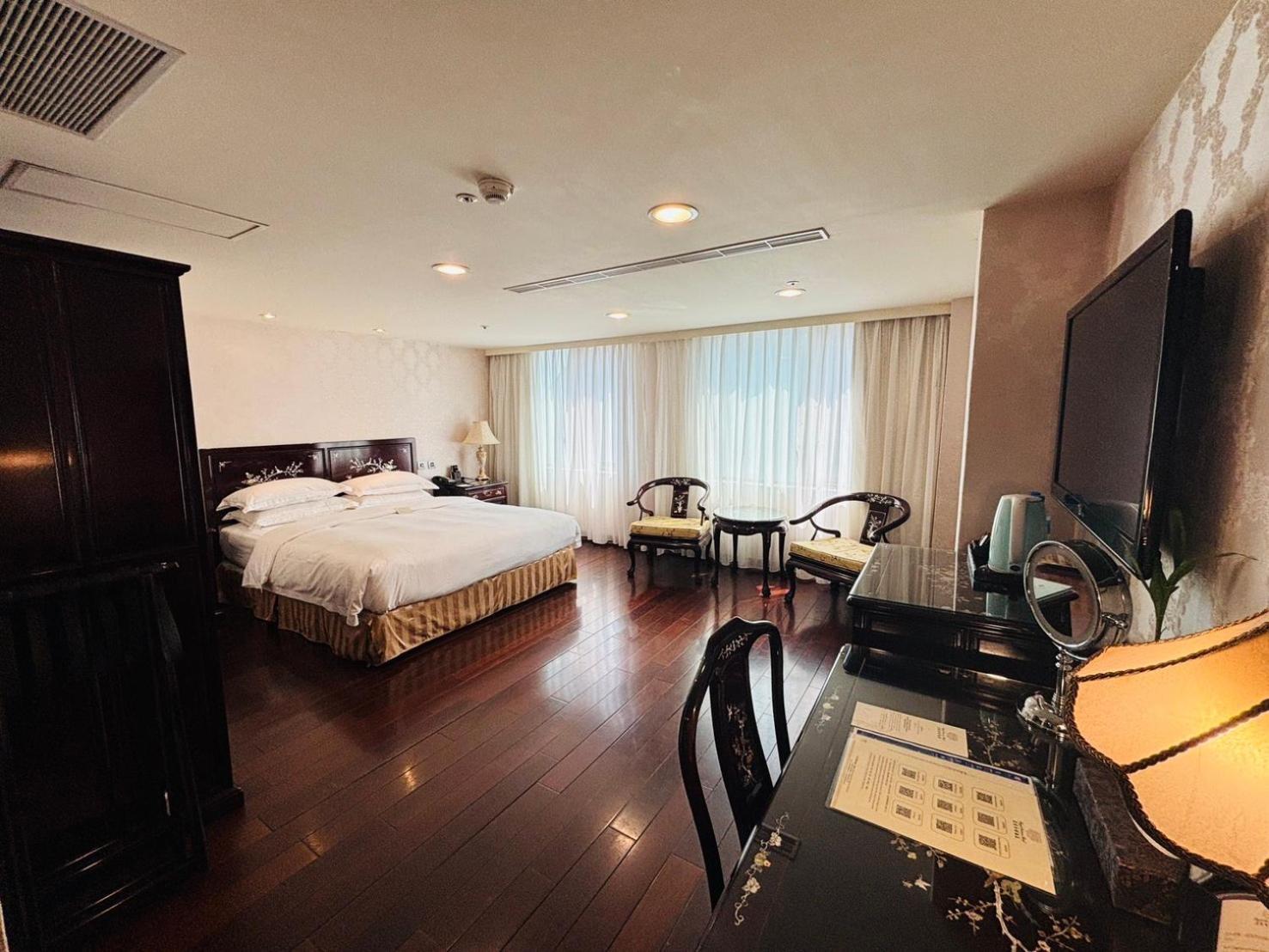 Royal Seasons Hotel Taipei ‧ Nanjing W. Exterior photo