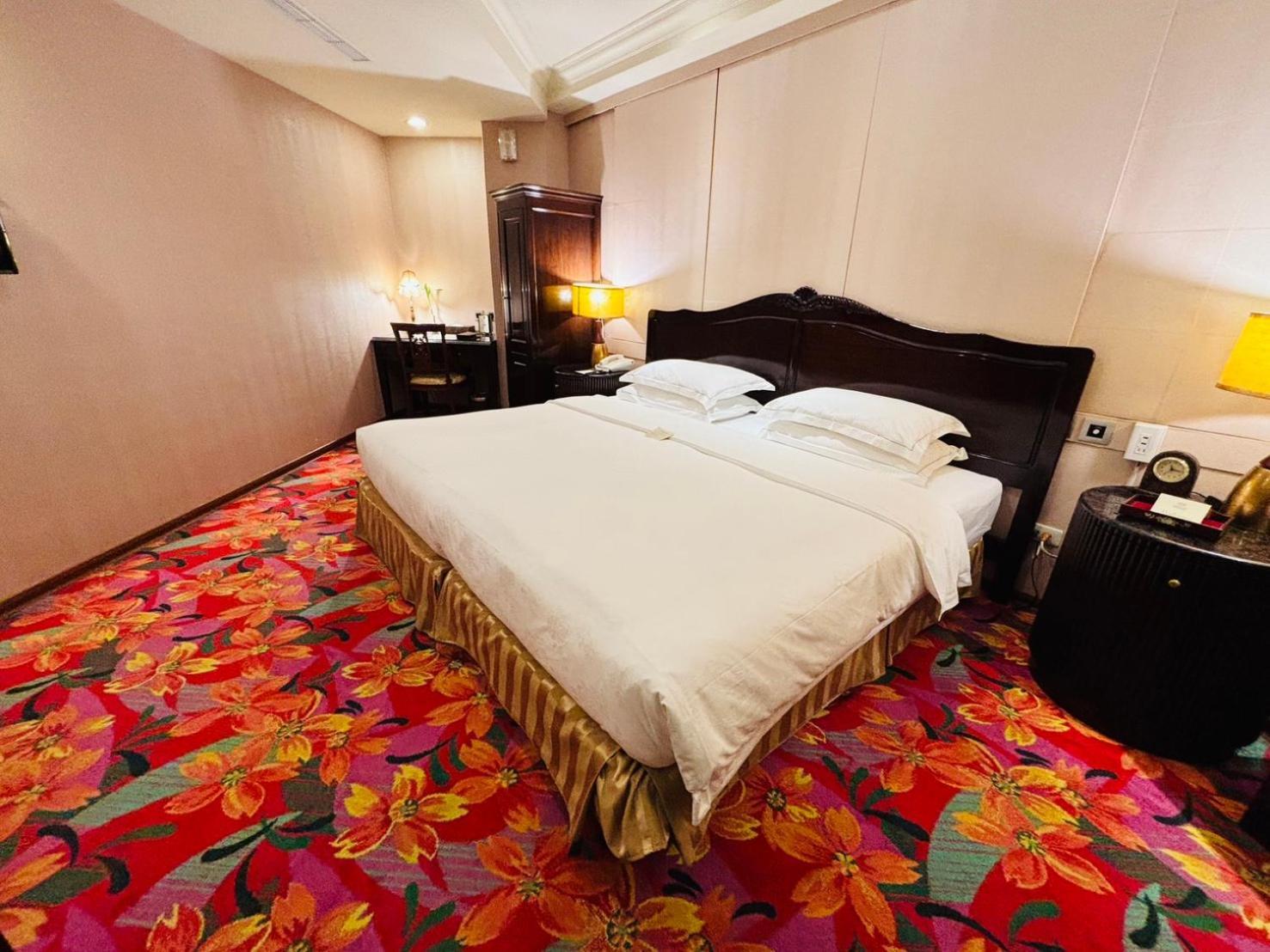 Royal Seasons Hotel Taipei ‧ Nanjing W. Exterior photo
