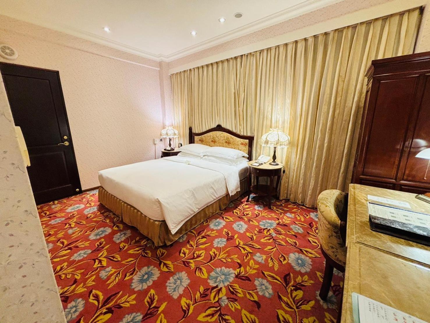 Royal Seasons Hotel Taipei ‧ Nanjing W. Exterior photo